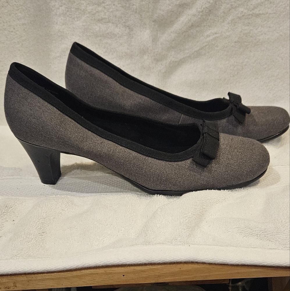 AEROSOLES HEEL REST SHOES
